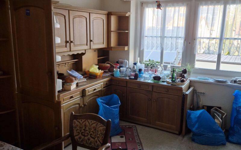 Küche vor der Wohnungsentrümpelung in Giebelstadt