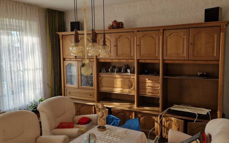 Wohnzimmer vor der Entrümpelung in Giebelstadt